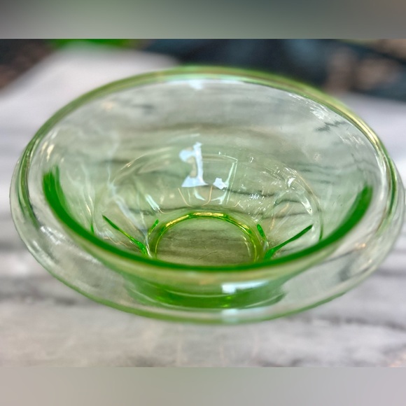 Vintage Hazel-Atlas “Rest Well” Small Mixing Bowl, Uranium Glass, c. 1930-50s - Picture 2 of 3